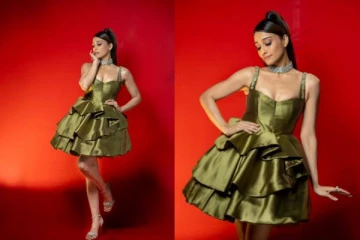 34 வயதில் இப்படியா.. பொம்மை போல வலம் வரும் ரெஜினா கஸாண்ட்ரா!