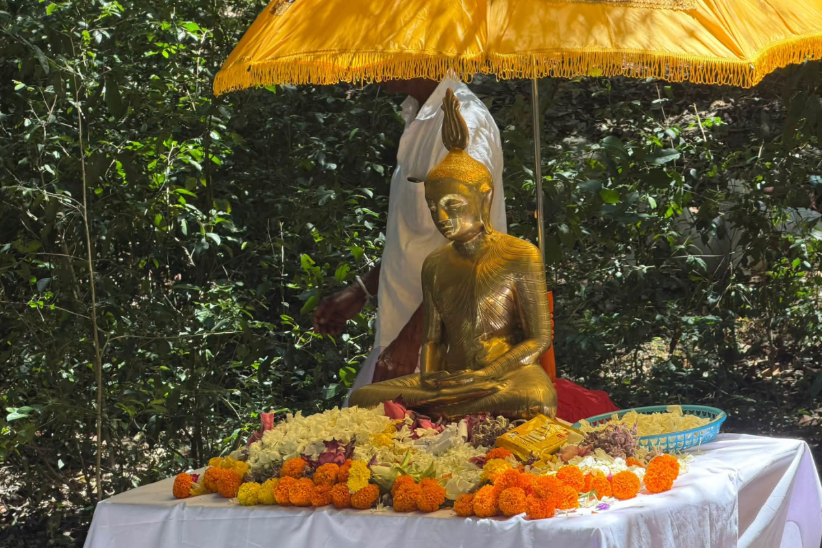வவுனியா வெடுக்குநாறிமலையில் புத்தரின் சிலை வைக்கப்பட்டு வழிபாடு | Buddha Statue Installed At Vedukkunaari Hill வவுனியா வெடுக்குநாறிமலையில் புத்தரின் சிலை வைக்கப்பட்டு வழிபாடு | Buddha Statue Installed At Vedukkunaari Hill