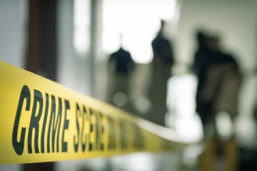 பூட்டப்பட்டிருந்த வீட்டிற்குள் சடலங்களாக கிடந்த குடும்பம் ; தனி நபர் அரங்கேற்றிய கொடூரம்