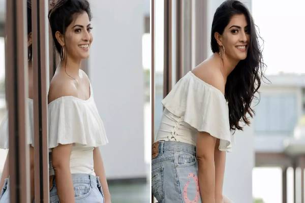 இரண்டு குடும்பத்தையும் அழகாக மேனேஜ் செய்யும் நடிகை வரலட்சுமி! கொண்டாட்டத்தை பாருங்க | Actress Varalakshmi Sarathkumar Diwali Video Viral
