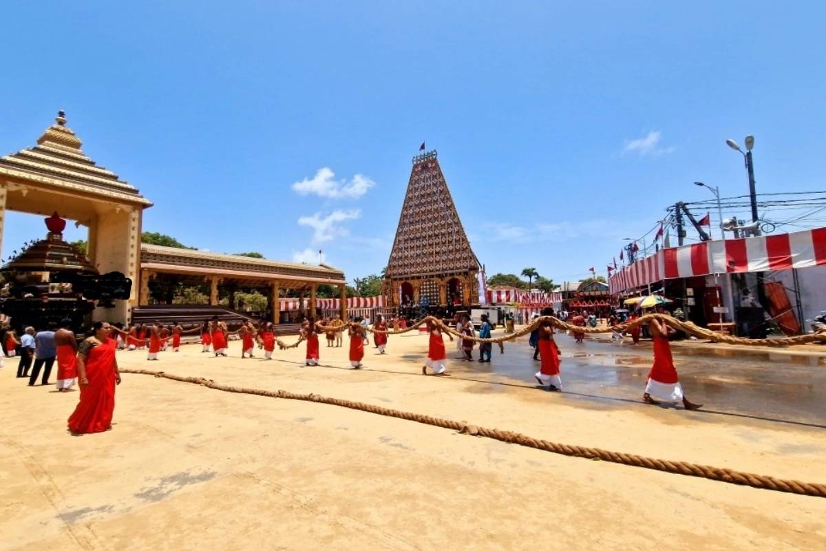 நல்லூரான் தேர் திருவிழா ; கந்தனை தரிசிக்க அலைமோதும் பக்தர்கள் | Nallur Chariot Festival Devotees Throng Worship