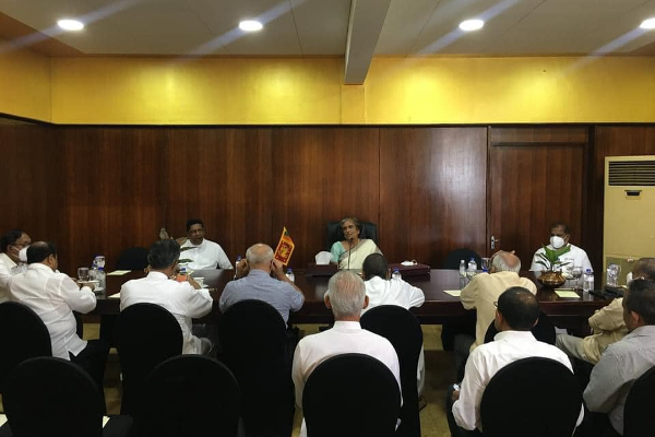 எதிர்த்தரப்பு அரசியல் கட்சி தலைவர்களை சந்தித்த சந்திரிக்கா! | Chandrika Meets Opposition Political Party Leaders