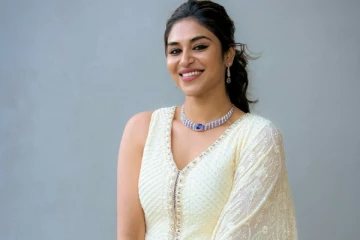 இந்துஜா ரவிச்சந்திரன் அழகிய போட்டோஷுட்