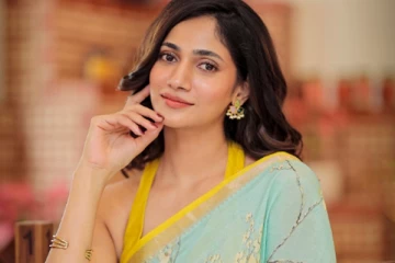 Actress Losliya: புடவையில் அழகு சிலையாக இருக்கும் லொஸ்லியா... வாயடைத்துப் போன ரசிகர்கள்