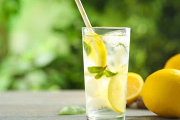 எலுமிச்சை தண்ணீர் குடிப்பதால் இவ்வளவு நன்மைகள் கிடைக்குதா?