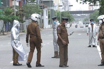 கனடாவில் இருந்து நாடுகடத்தப்பட்ட ஒருவர் அதிநவீன ஆயுதங்களுடன் கைது