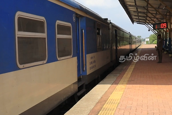 மக்களின் கோரிக்கையை நிறைவேற்றிய திணைக்களம்: தரித்து நிற்கும் தொடருந்துகள் | All Trains Will Henceforth Ply At Mangulam