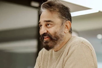 குழந்தை போல் பலூனுடன் விளையாடும் கமல் ஹாசன்.. பிறந்தநாள் கொண்டாட்ட புகைப்படம்