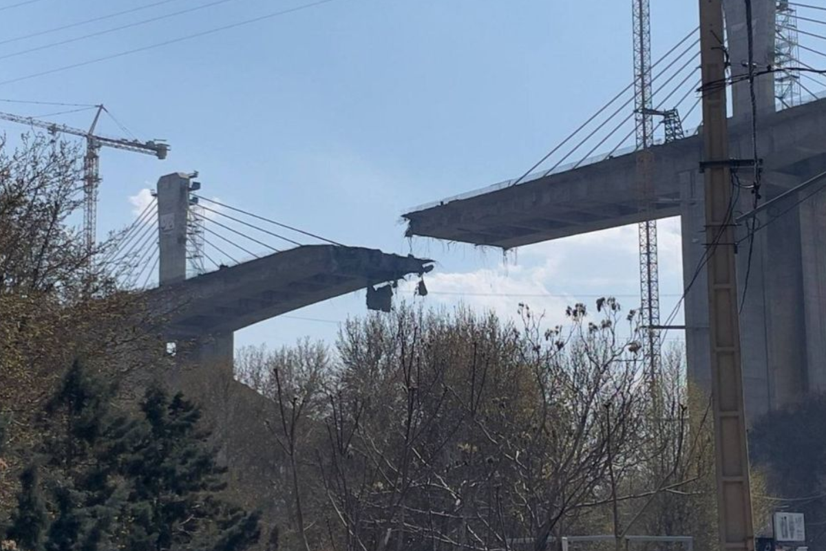 ஈரான் வெளியிட்ட அதிரடி பட்டியல்! வளைகுடாவில் 8 தளங்களை தரைமட்டமாக்க இலக்கு வைப்பு | Iran Outs Hit List Of Gulf Bridges Us Attacked B1