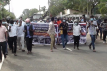 சிவாஜிலிங்கத்தின் வாகனத்தின் மீது கல்வீச்சு; தமிழர் பேரணியை முடக்க தீவிர முயற்சி!