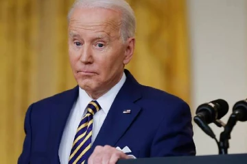 இடிந்துவிழுந்த மேம்பாலம்; தெய்வாதீனமாக தப்பிய ஜோ பிடன்!