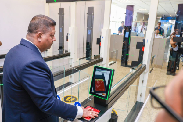 கட்டுநாயக்க விமான நிலையத்தில் முதல்முறையாக E-Gate - வசதிகள் தொடர்பில் வெளியான தகவல் | Sri Lanka S First E Gate System Facilities