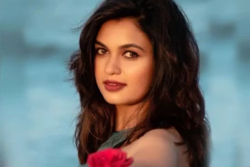 ரோஜா சீரியல் நடிகை வி.ஜே. அக்‌ஷயாவின் கணவரை பார்த்துள்ளீர்களா - அழகிய ஜோடியின் புகைப்படம்