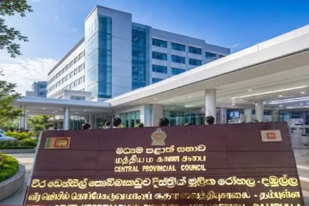 கோர விபத்தில் வெளிநாட்டிலிருந்து நாடு திரும்பிய தாய் பலி : பிள்ளைகள் படுகாயம் | Mother Of Four Dies After Being Crushed By Tipper