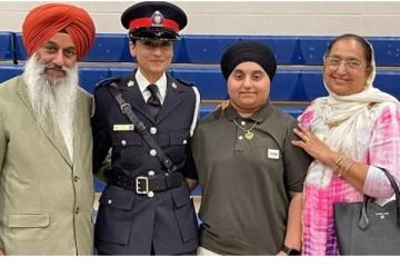 கனடா பொலிஸ் துறையில் இணைந்த இந்திய இளம்பெண்! மகிழ்ச்சியில் நடனமாடிய குடும்பம்