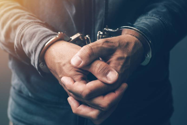 ஐக்கிய மக்கள் சக்தி எம்.பியின் மகன் கைது | Sjb Mp Jagath Vithana Son Arrested