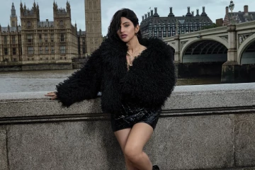 அட்டைப்படத்திற்கு செம கிளாமர் போஸ் கொடுத்த ஸ்ரீலீலா