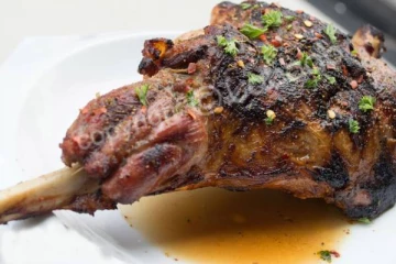 5 நிமிடத்தில் எண்ணெய்யில் பொறித்த காரசாரமான மட்டன் லெக் பீஸ் செய்வது எப்படி?