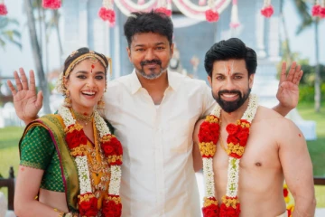 கீர்த்தி சுரேஷ் திருமணத்தில் தளபதி விஜய்! - வெளியான புகைப்படங்கள்
