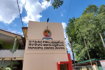 வவுனியா மாநகர சபையின் முன்னாள் மேயர் உட்பட நான்கு பேரை கைது செய்ய உத்தரவு