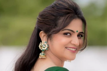 தொகுப்பாளினி டிடி இப்படி ஒரு சீரியலில் நடித்துள்ளாரா?- எப்பா அப்போது எப்படி இருக்கார்