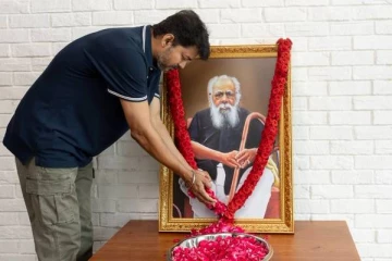 எங்கள் கொள்கைத் தலைவர்.., பெரியாருக்கு மரியாதை செலுத்திய விஜய்