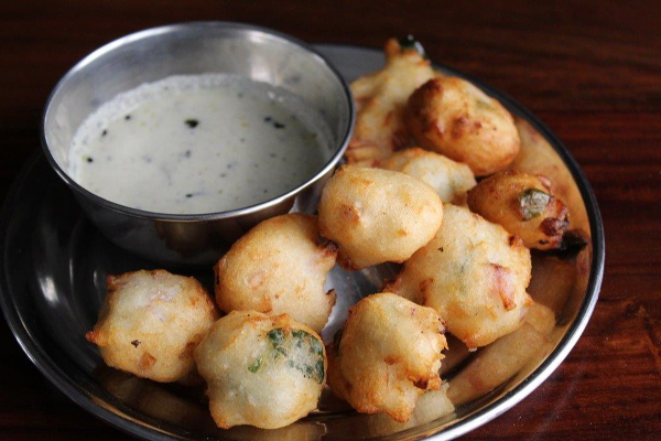 மீந்து போன இட்லியில் பத்தே நிமிடத்தில் போண்டா செய்யலாம்! | Idli Bonda Recipe மீந்து போன இட்லியில் பத்தே நிமிடத்தில் போண்டா செய்யலாம்! | Idli Bonda Recipe