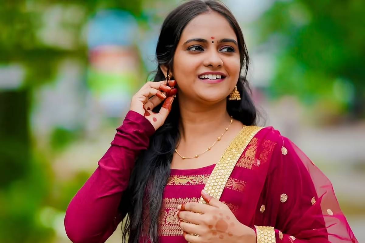 நிம்மதியா இருக்க விடுடா..நான் எதாவது பண்ணிகிட்டா காரணம் அவன் தான்!! சின்ன மருமகள் சீரியல் நடிகை ஸ்வேதா... | Chinna Marumagal Serial Actress Swetha Crying