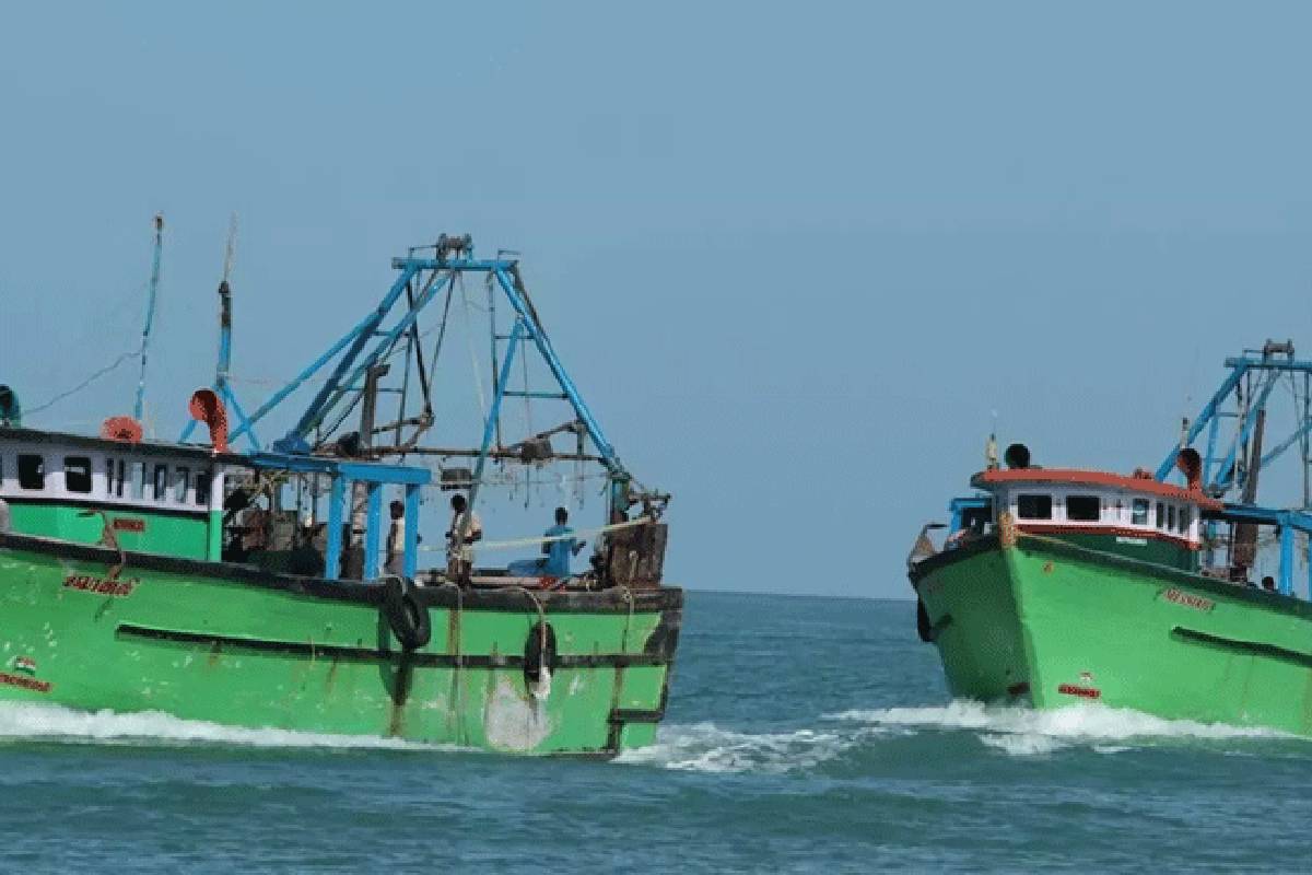 சட்டவிரோத கடற்றொழிலில் ஈடுபட வேண்டாம்: வெற்றிலைக்கேணி கடற்படை அதிகாரி அறிவுறுத்தல் | Do Not Engage In Illegal Fishing Navy Officer சட்டவிரோத கடற்றொழிலில் ஈடுபட வேண்டாம்: வெற்றிலைக்கேணி கடற்படை அதிகாரி அறிவுறுத்தல் | Do Not Engage In Illegal Fishing Navy Officer