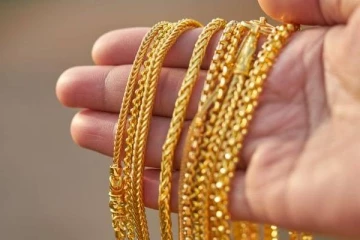 கிளிநொச்சியில் கைநீட்டிய இருவர் யாழில் சிக்கினார்!