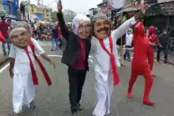 நடு வீதியில் ராஜபக்சர்கள்! அத்தனை அழிவுகளுக்கும் இவர்களே காரணம்: கொதித்தெழுந்த மக்கள் (Video)