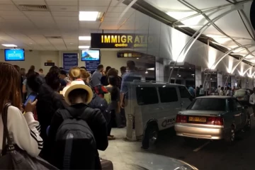 கட்டுநாயக்க விமான நிலையத்தில் வெளிநாட்டு பெண்கள் இருவர் கைது