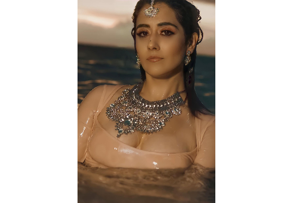 அரபிக் குத்து பாடகியா இது.. நீச்சல் குளத்தில் என்ன செய்கிறார் பாருங்க | Arabic Kuthu Singer Jonita In Swimming Pool