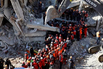 துருக்கியில் மீண்டும் நிலநடுக்கம்! குவியும் பிணங்கள் - பலி எண்ணிக்கை அதிகரிப்பு