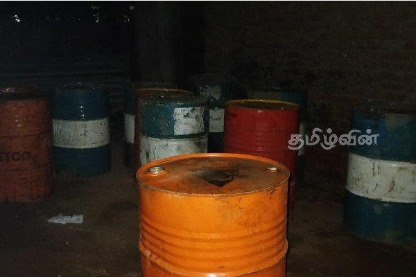 திருகோணமலையில் பதுக்கி வைக்கப்பட்டிருந்த மண்ணெண்ணெய் மீட்பு (Photo) | 2310 Liters Of Kerosene Recovered In Trincomalee