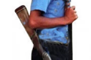 வங்கி பாதுகாப்பு உத்தியோகத்தரின் துப்பாக்கி வெடித்ததால் ஏற்பட்ட விபரீதம்