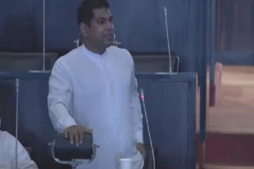 ஆளும் கட்சியினரின் வீடுகள் தாக்கப்பட்ட சம்பவத்தின் பின்னணியில் எதிர்க்கட்சிகள்