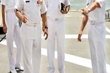 இலங்கை கடற்படை பிரதானிகள் இருவர் உட்பட 4 பேர் அதிரடி கைது!