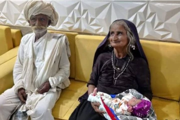 70 வயதில் குழந்தை பெற்றெடுத்த மூதாட்டி!!! வைரல் புகைப்படங்கள்