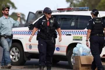 பொலிசாரை குறிவைத்து துப்பாக்கிச்சூடு நடத்திய மர்ம கும்பல்; 6 பேர் பலி!