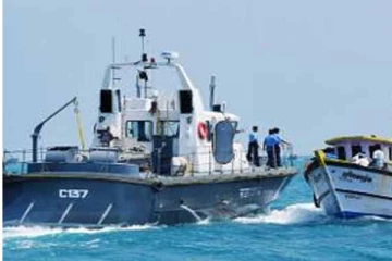 இந்திய மீனவர்கள் 12 பேர் யாழில் இலங்கையில் கைது