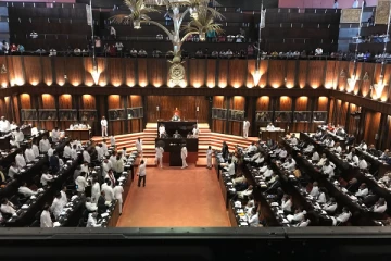 நாடாளுமன்றில் அரசமைப்பு திருத்தங்கள் எவற்றையும் சமர்ப்பிக்கப் போவதில்லை: மகிந்த அமரவீர