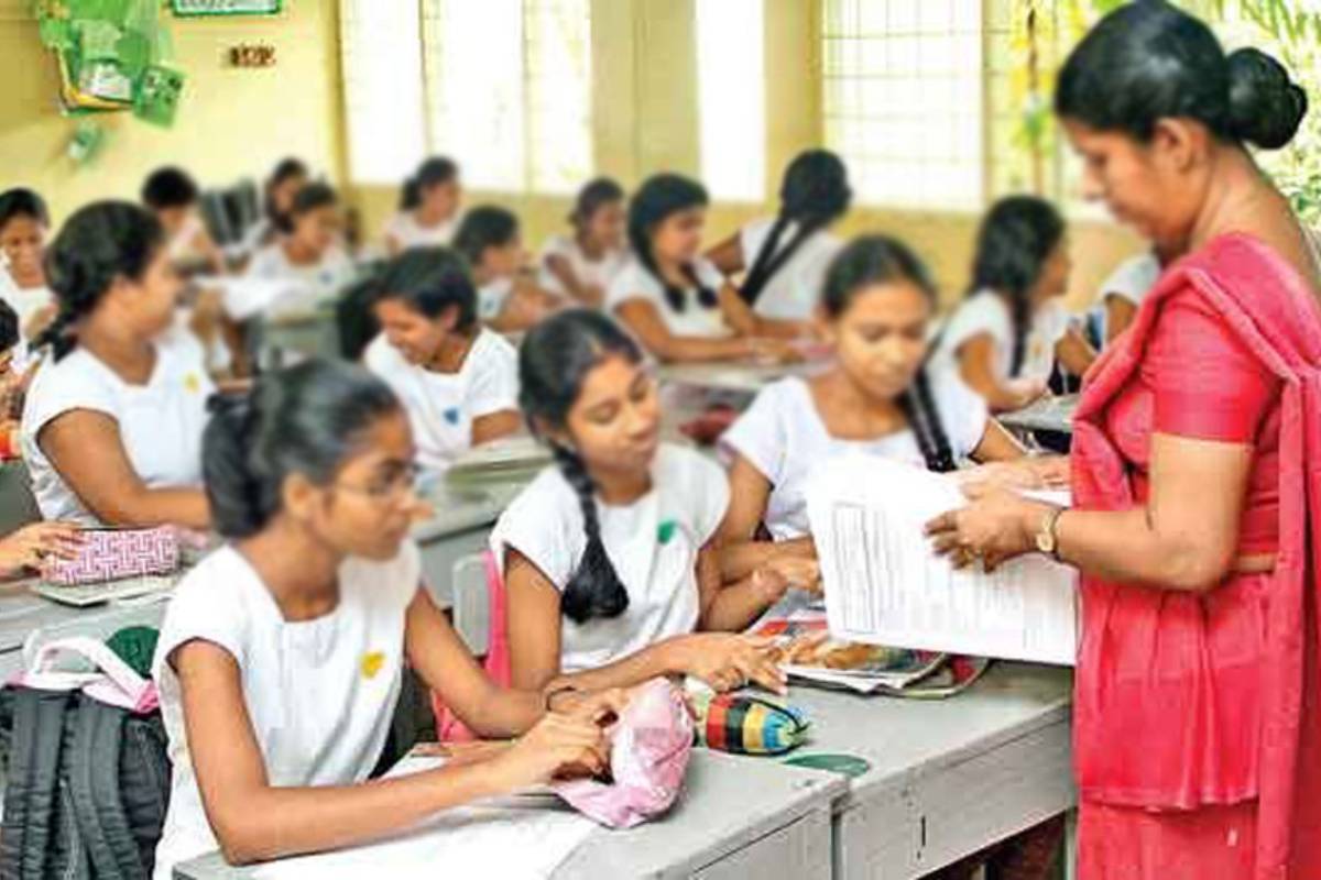 இரு ஆண்டுகளில் பாடசாலையிலிருந்து இடைவிலகிய ஆயிரத்திற்கு மேற்பட்ட மாணவர்கள் | More Than 1000 Students Drop Out Of School In Sl