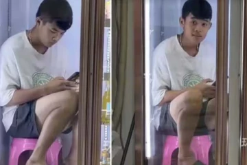 ஃபிரிட்ஜிக்குள் அமர்ந்திருக்கும் இளைஞர்! வதைக்கும் வெயிலில் தப்பிக்க இப்படியுமா?