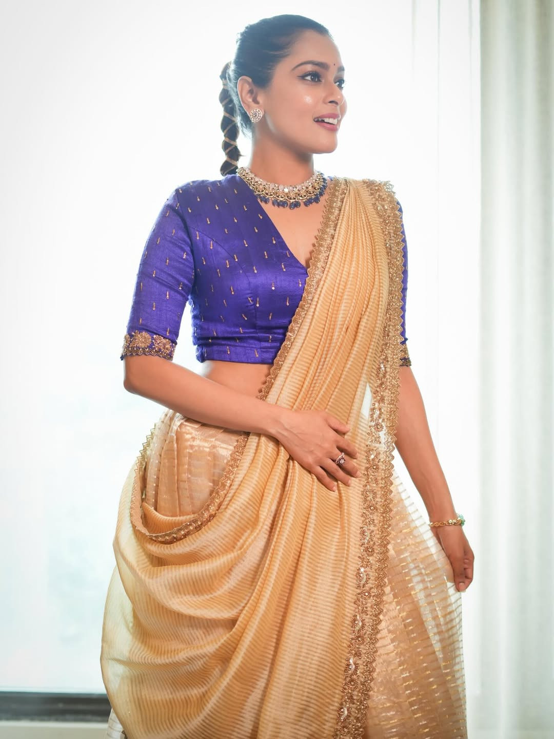 அசத்தலான லுக்கில் தொகுப்பாளினி Kiki விஜய்.. லேட்டஸ்ட் போட்டோஷூட்.. 3 Gallery