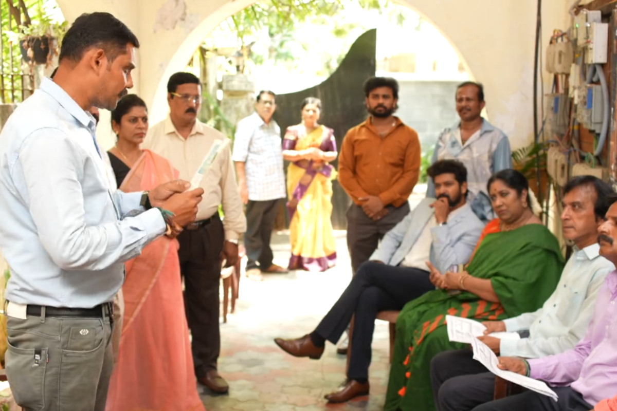 சிறகடிக்க ஆசை: சிந்தாமணி முகத்தில் கரியை பூசிய முத்து.. ரூ. 38 லட்சத்தை கட்டி வீட்டை மீட்டுவிட்டார்.. | Muthu Reclaims The House In Siragadikka Aasai