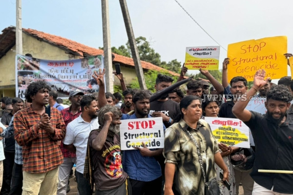 யாழ் தையிட்டியில் போராட்டம் ; குவிக்கப்பட்டுள்ள பொலிஸார்! | Police Deployed In Thaiyiddy Jaffna யாழ் தையிட்டியில் போராட்டம் ; குவிக்கப்பட்டுள்ள பொலிஸார்! | Police Deployed In Thaiyiddy Jaffna