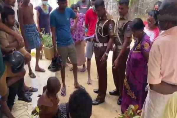 மட்டக்களப்பில் வீட்டை உடைத்து திருட முயற்சித்த திருடனுக்கு ஊர் மக்களால் நேர்ந்த கதி! | A Thief Tried To Break Into A House In Batticaloa