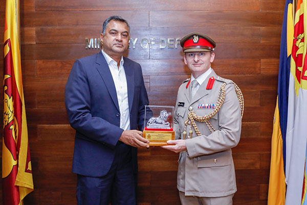 புதிய ஐக்கிய இராச்சிய பாதுகாப்பு ஆலோசகர் பாதுகாப்பு செயலாளரை சந்தித்தார் | New Uk Security Advisor Meets Defence Secretary