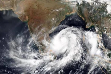 தீவிர புயலாக வலுப்பெறும் ரீமால் புயல்.., தமிழ்நாட்டிற்கு வந்த புதிய சிக்கல் என்ன?